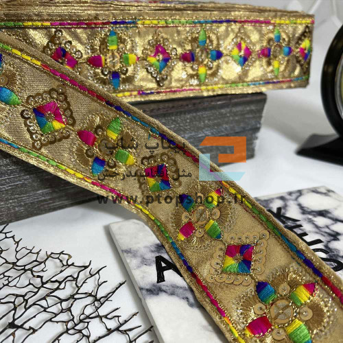 نوار خرج کار زری, پولک دوزی و گلدوزی رنگی روی زمینه دیسکویی