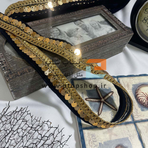 نوار خرج کار پولک دوزی طلایی روی پارچه مخمل