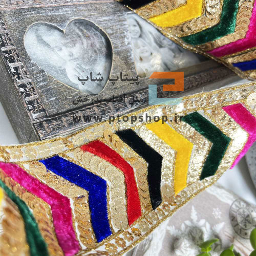 نوار خرج کار لمه, پولک دوزی شده با تیکه کاری مخمل روی تور ارگانزا