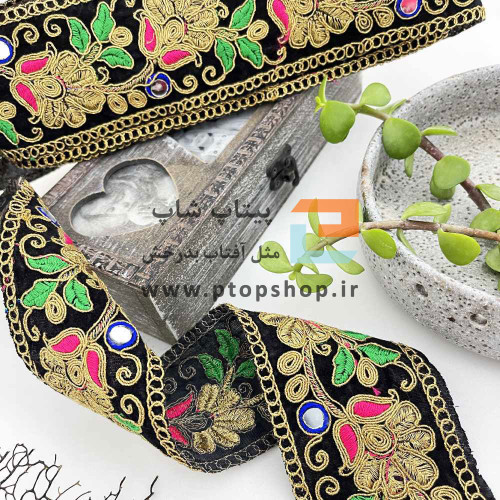 نوار خرج کار لمه و گلدوزی با آینه کاری روی زمینه مخمل مشکی