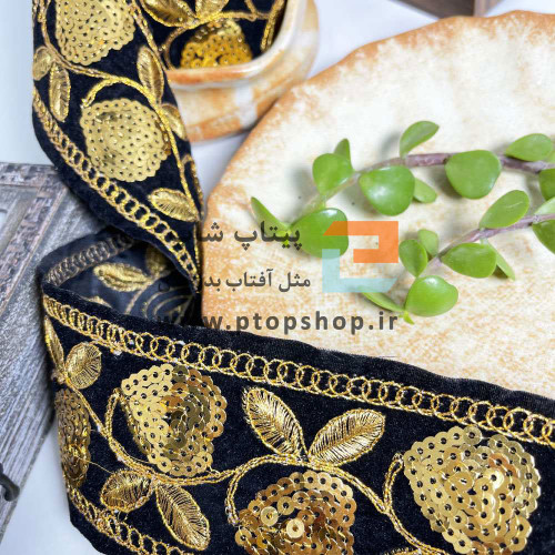 نوار خرج کار لمه و زری دوزی با پولک کاری روی زمینه مخمل مشکی