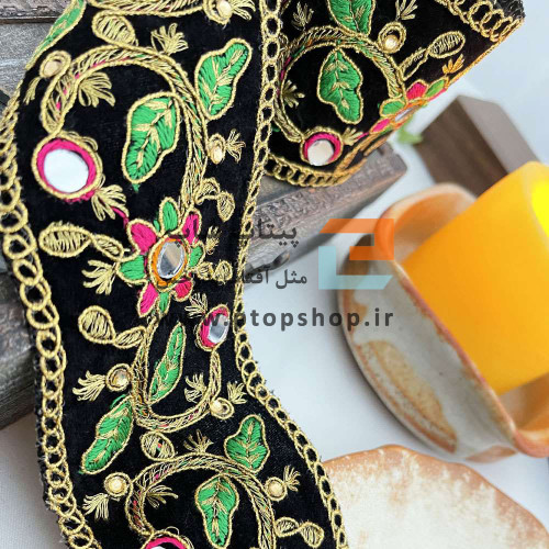 نوار خرج کار لمه و گلدوزی با آینه و نگین کاری روی زمینه مخمل مشکی