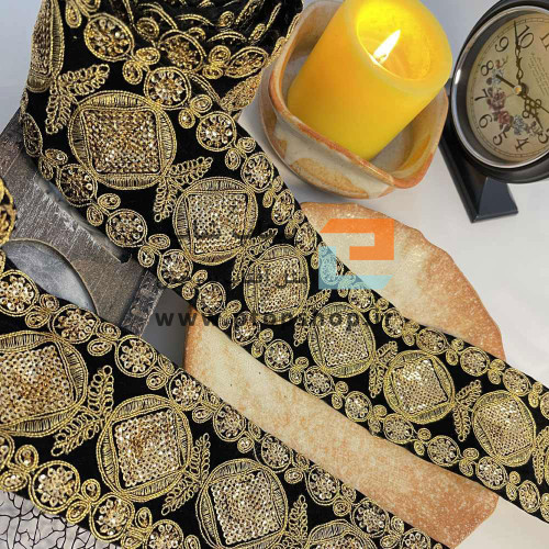 نوار خرج کار لمه و زری دوزی با پولک کاری ریز روی زمینه مخمل مشکی