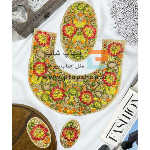 پنل پر کار گلدوزی و پولک کاری شده روی زمینه نباتی