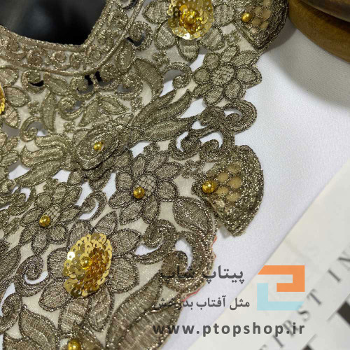 پنل گل برجسته دیزاین شده با مروارید طلایی و پولک روی توری ارگانزا