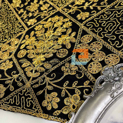خرجکار مانتو و عبا وارداتی پولک دوزی و لمه و زری دوزی منسجم روی پارچه مخمل مشکی 